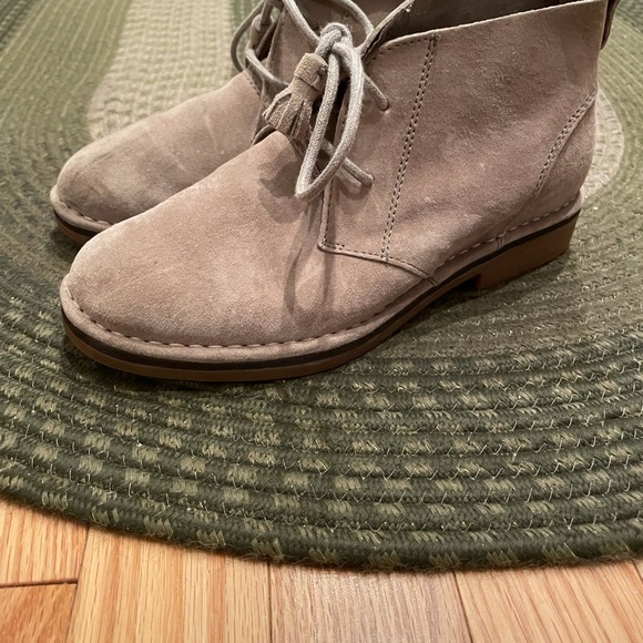 Not new with tags but hardly worn - Picture 1 of 6